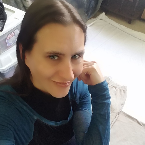 Meet your Posher, Rebekah - Picture 2 of 3